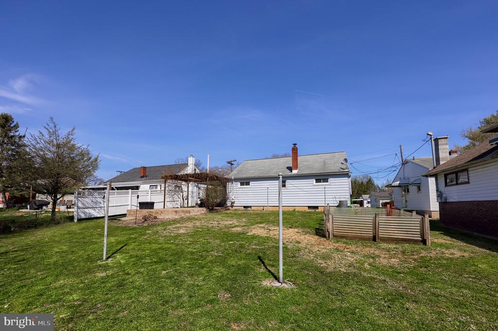1024 VICTOR STREET