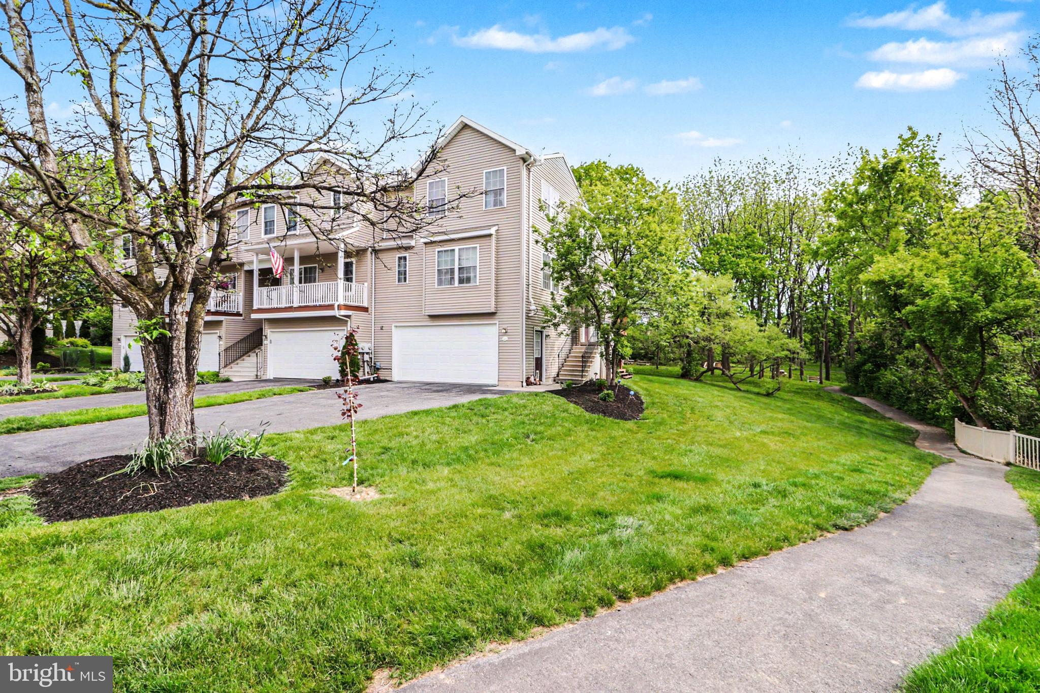 108 WOODSIDE COURT