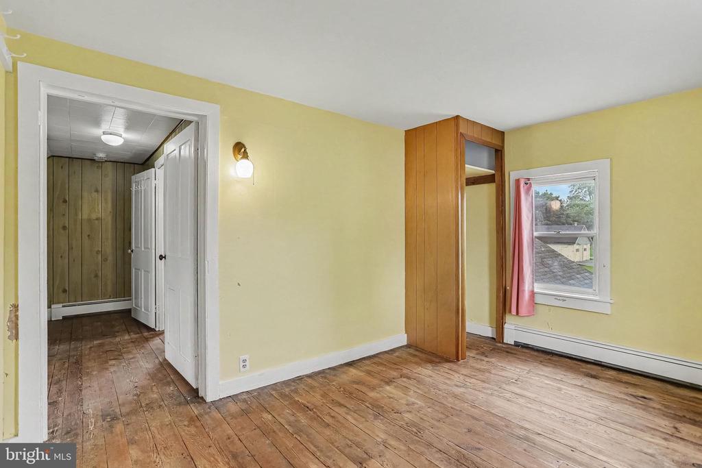 428 W QUEEN STREET