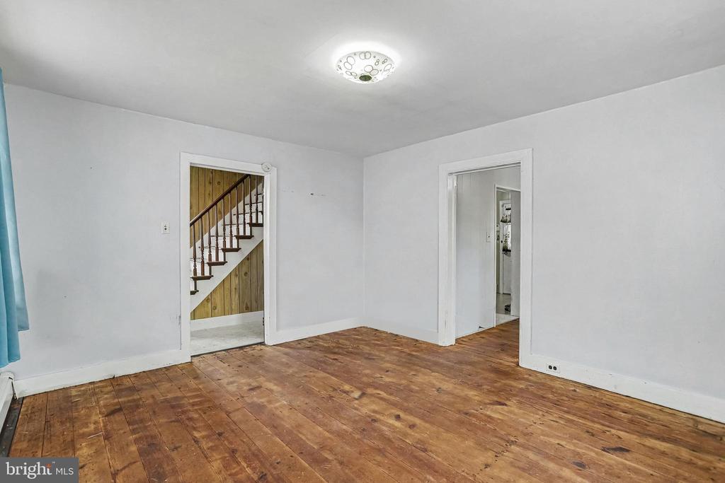 428 W QUEEN STREET