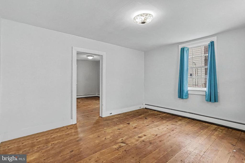 428 W QUEEN STREET