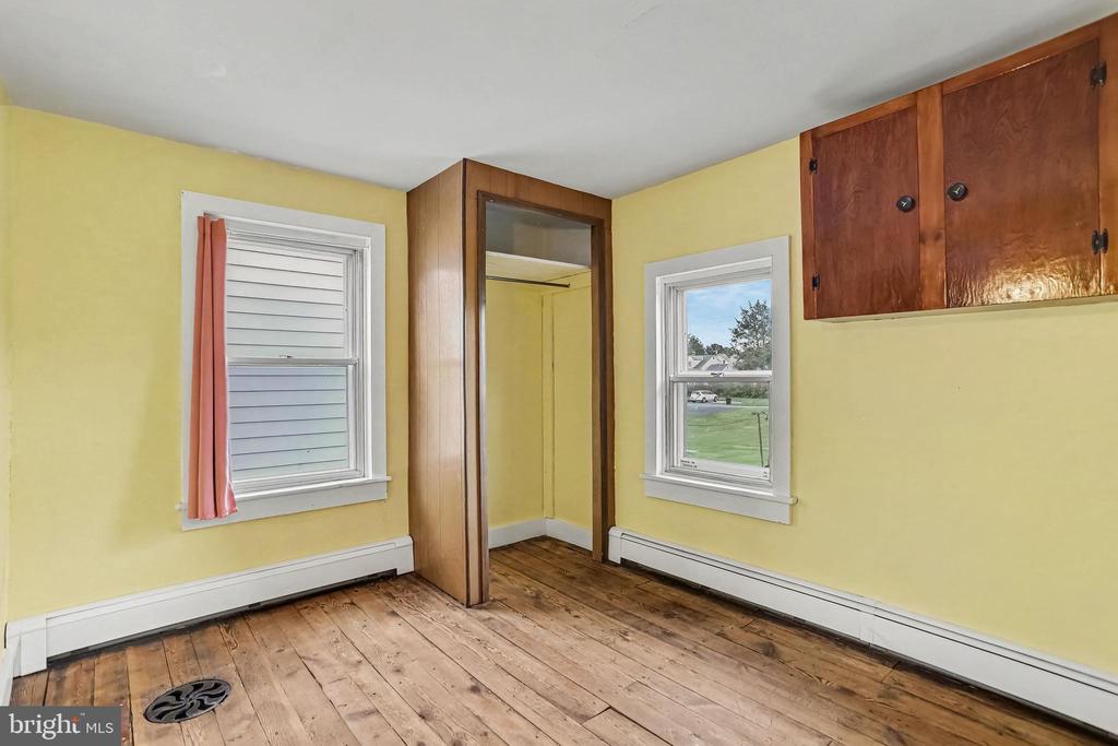 428 W QUEEN STREET