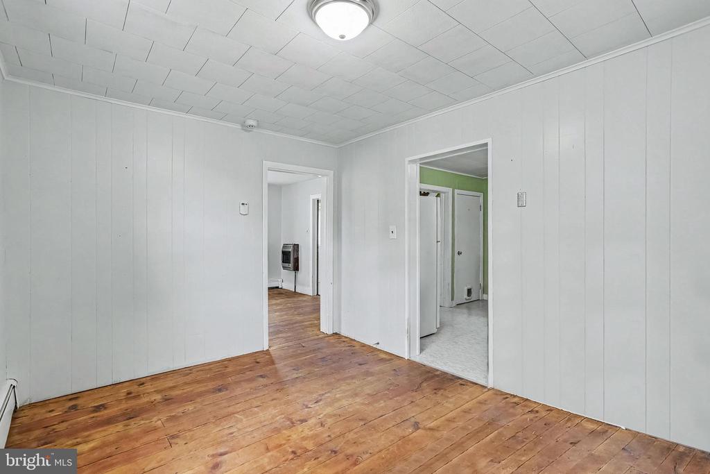 428 W QUEEN STREET