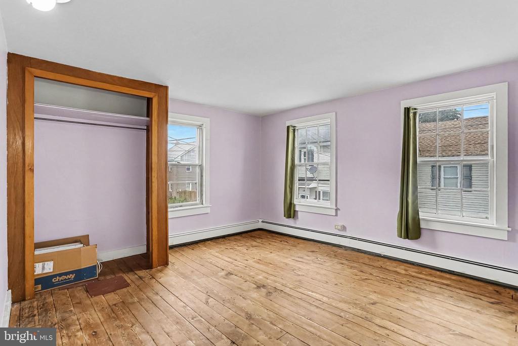 428 W QUEEN STREET
