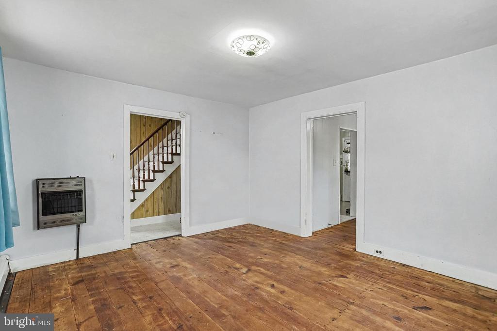428 W QUEEN STREET