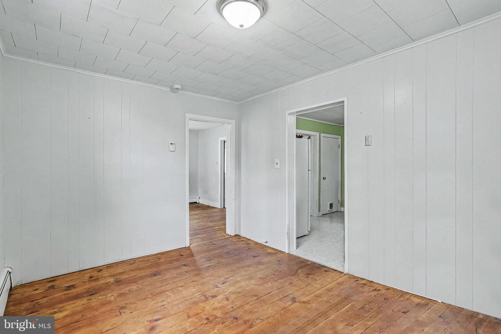 428 W QUEEN STREET