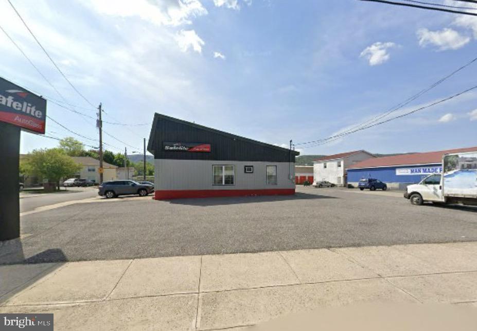 428 E 3RD ST.