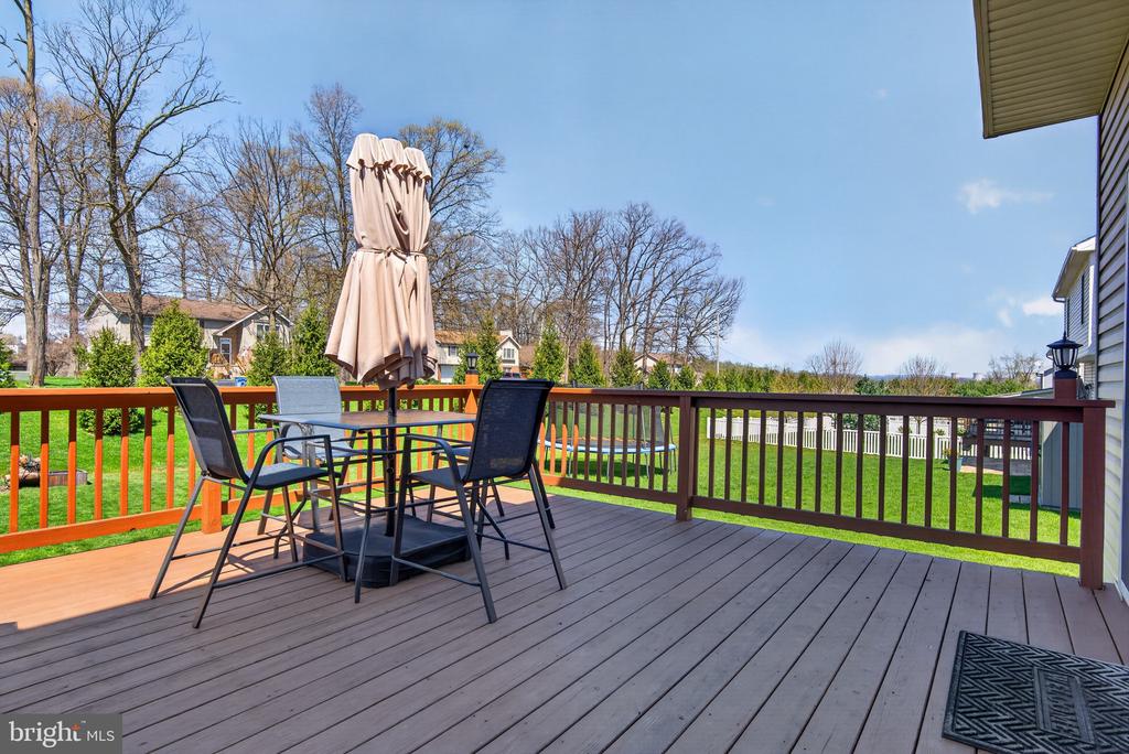 25 THOROUGHBRED DRIVE