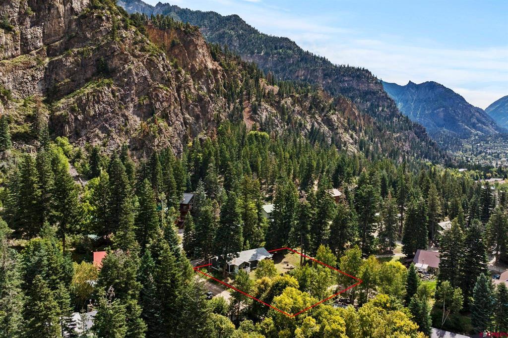 129 & 131 Loretta Court