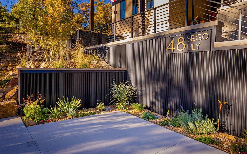 48 Sego Lily Court