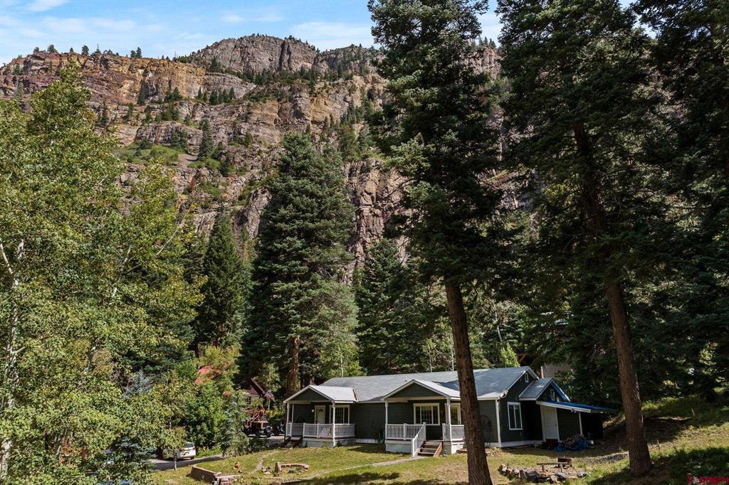 129 & 131 Loretta Court