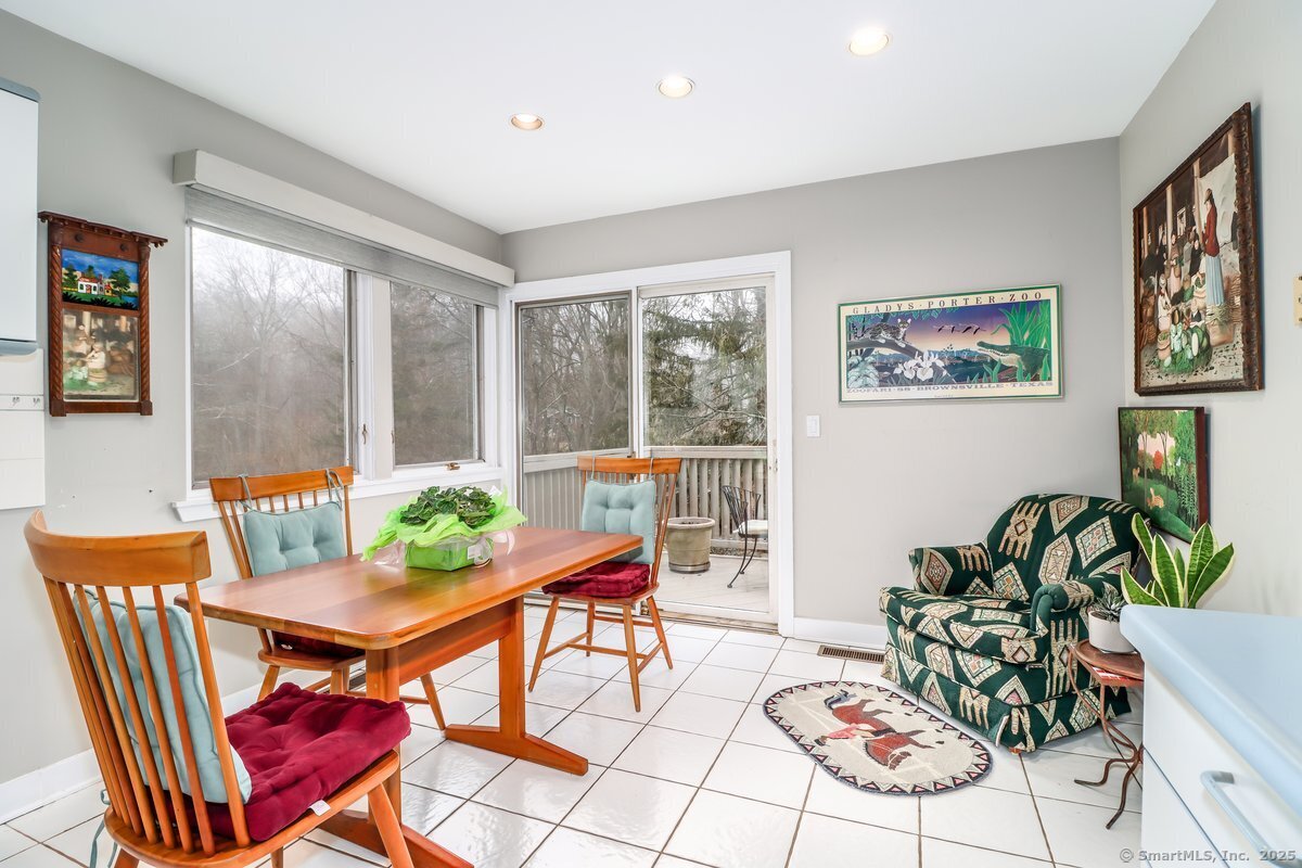 230 New Canaan Avenue 19