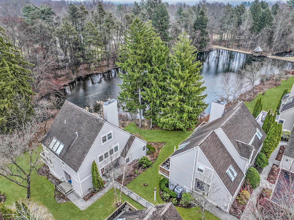 230 New Canaan Avenue 19