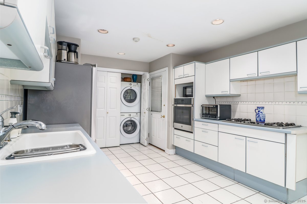 230 New Canaan Avenue 19
