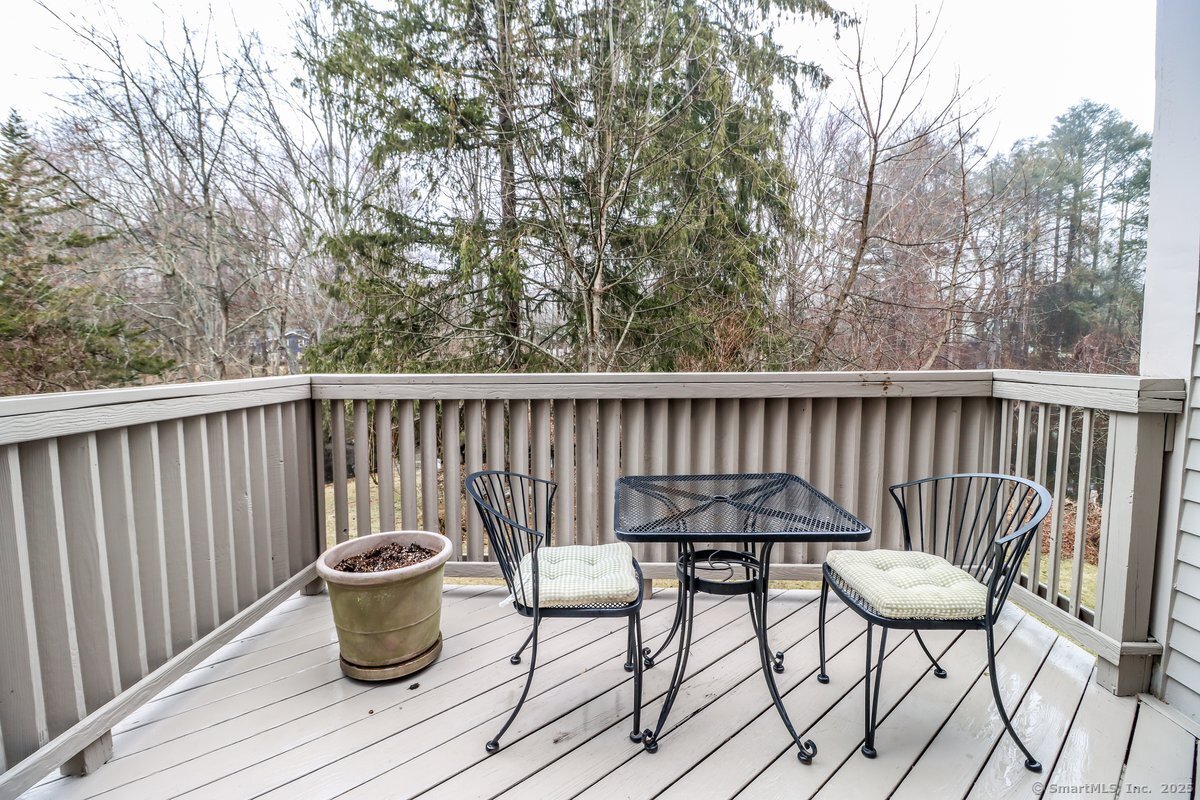 230 New Canaan Avenue 19