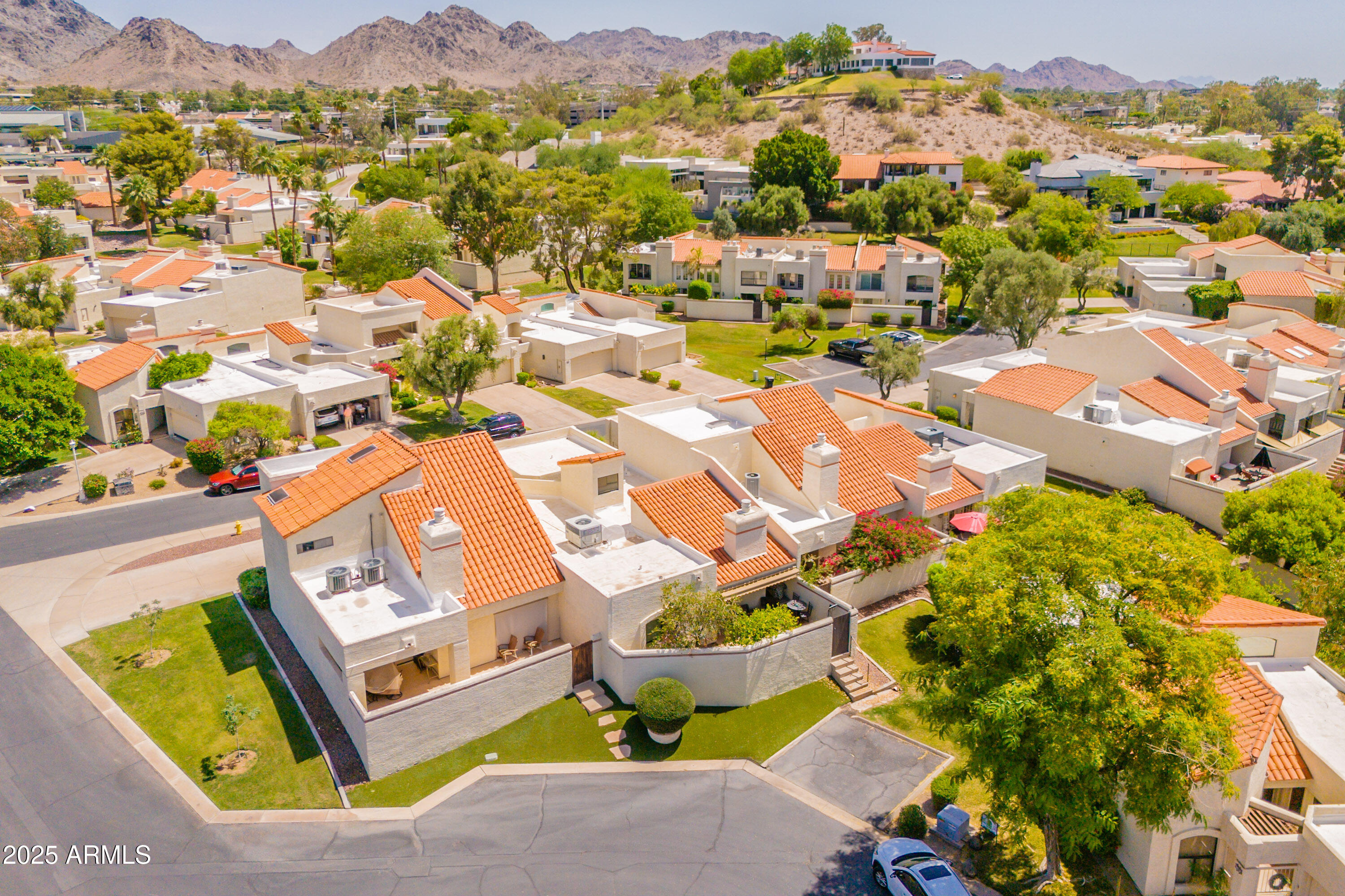 2413 E RANCHO Drive