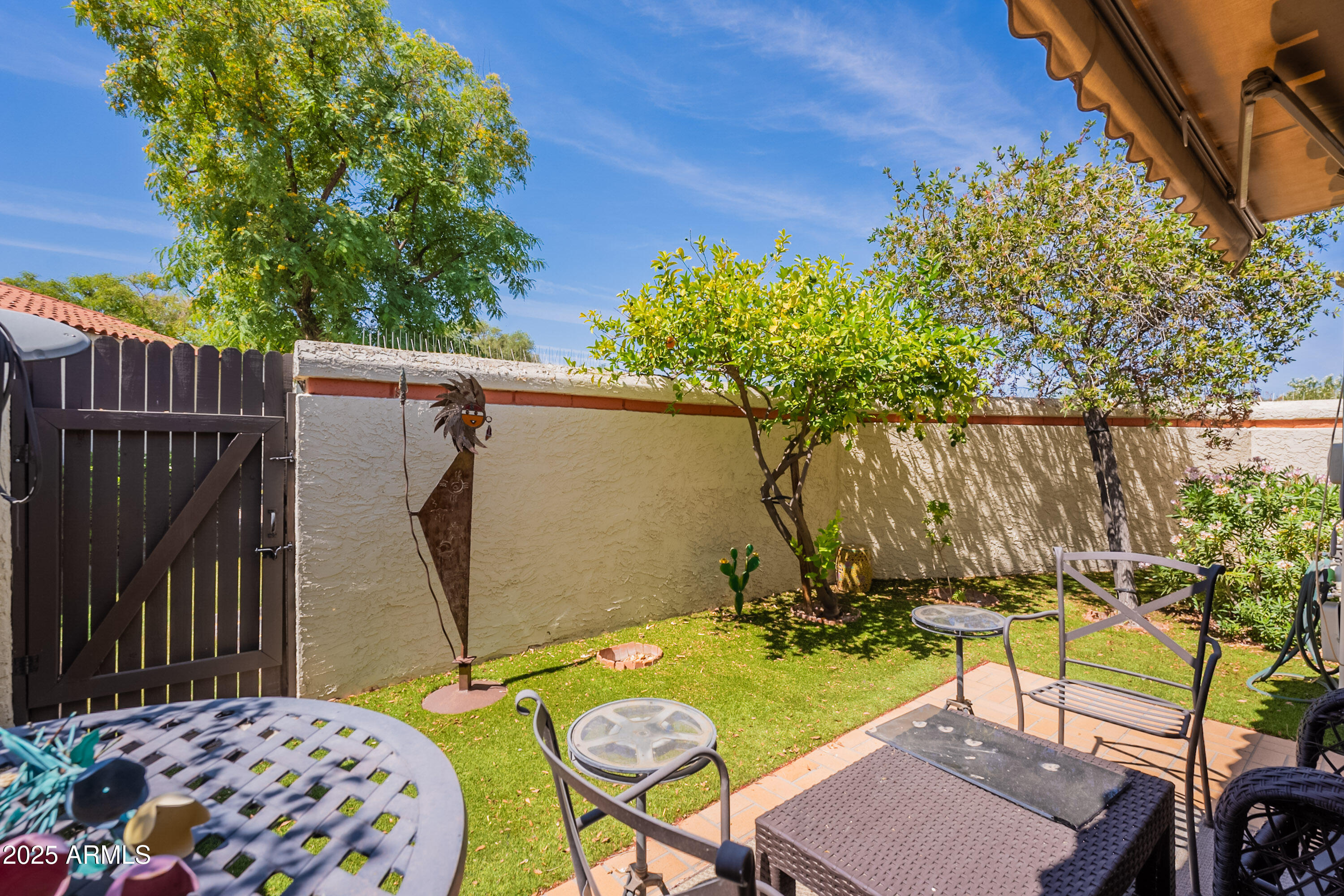 2413 E RANCHO Drive