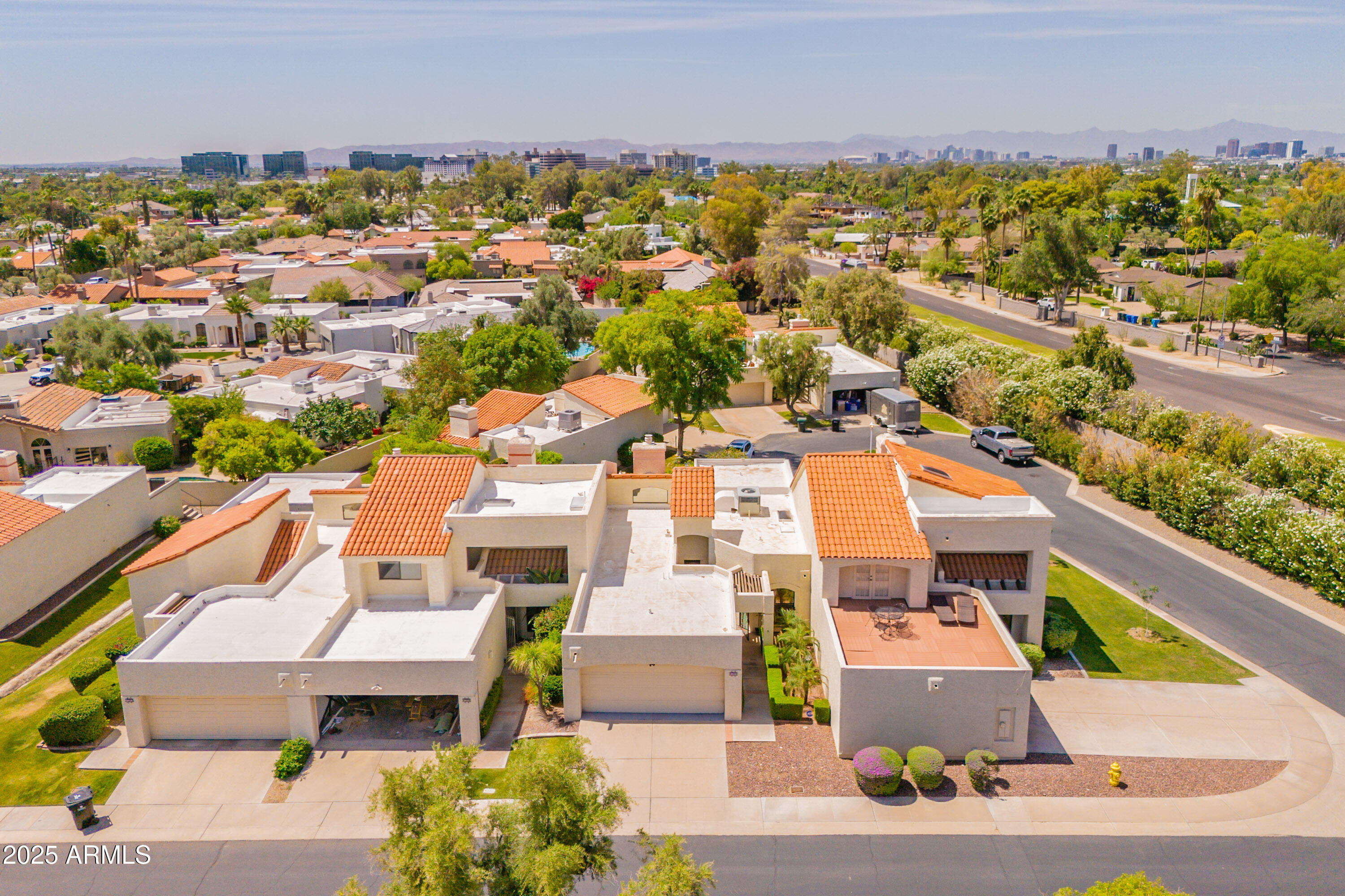 2413 E RANCHO Drive