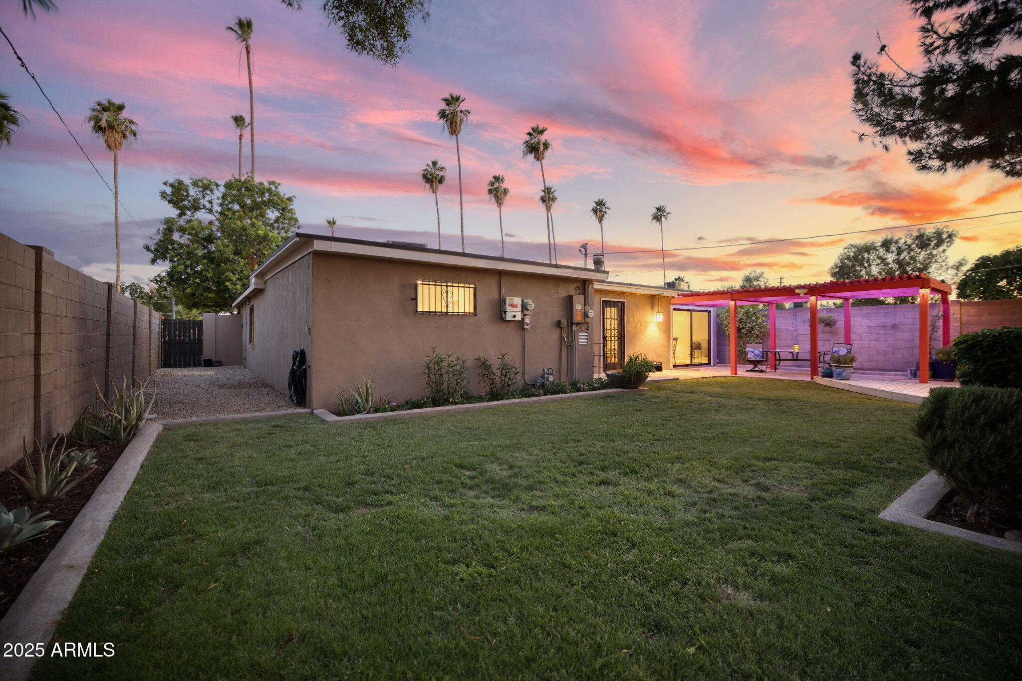 3018 E MULBERRY Drive