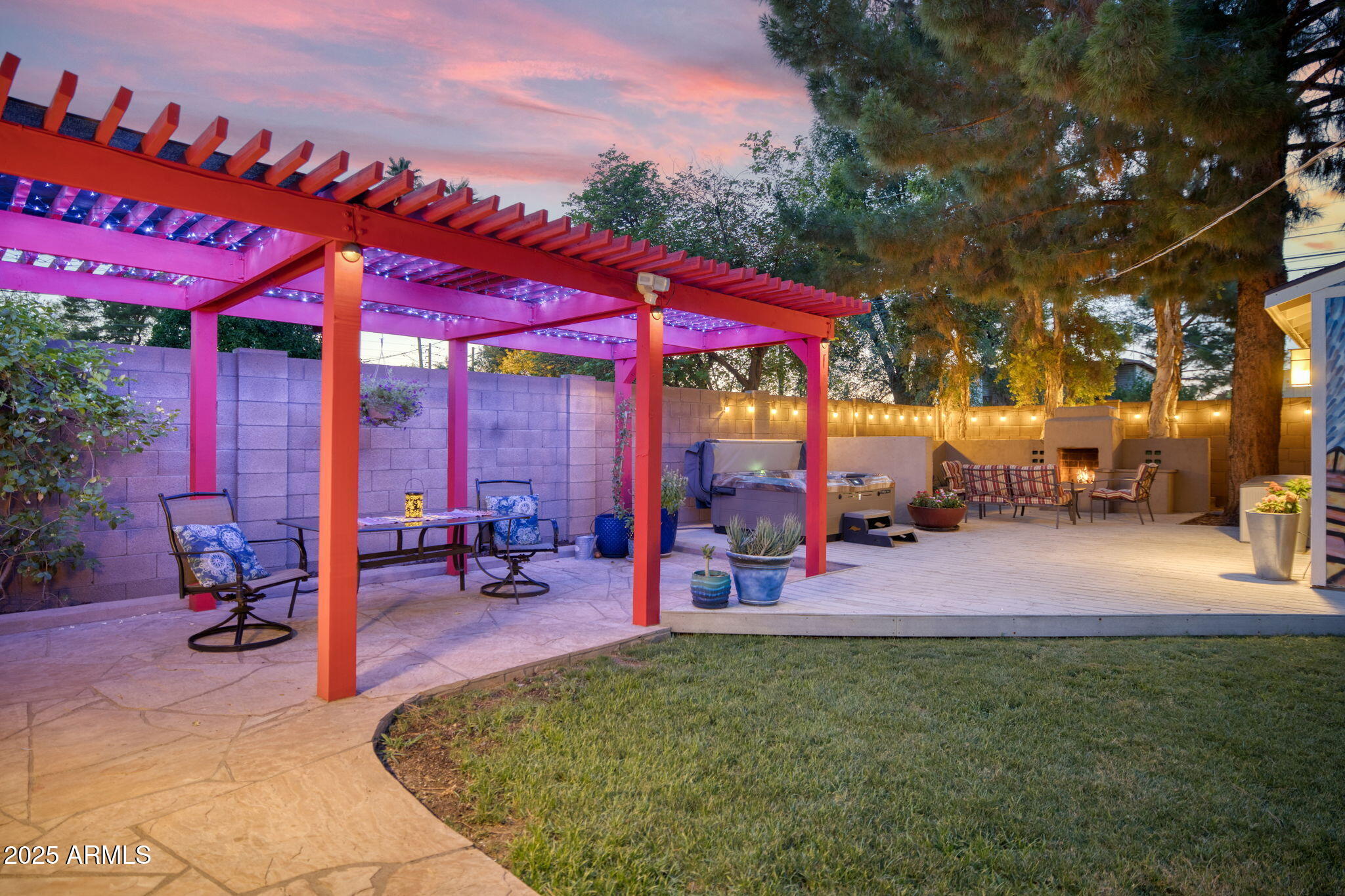 3018 E MULBERRY Drive