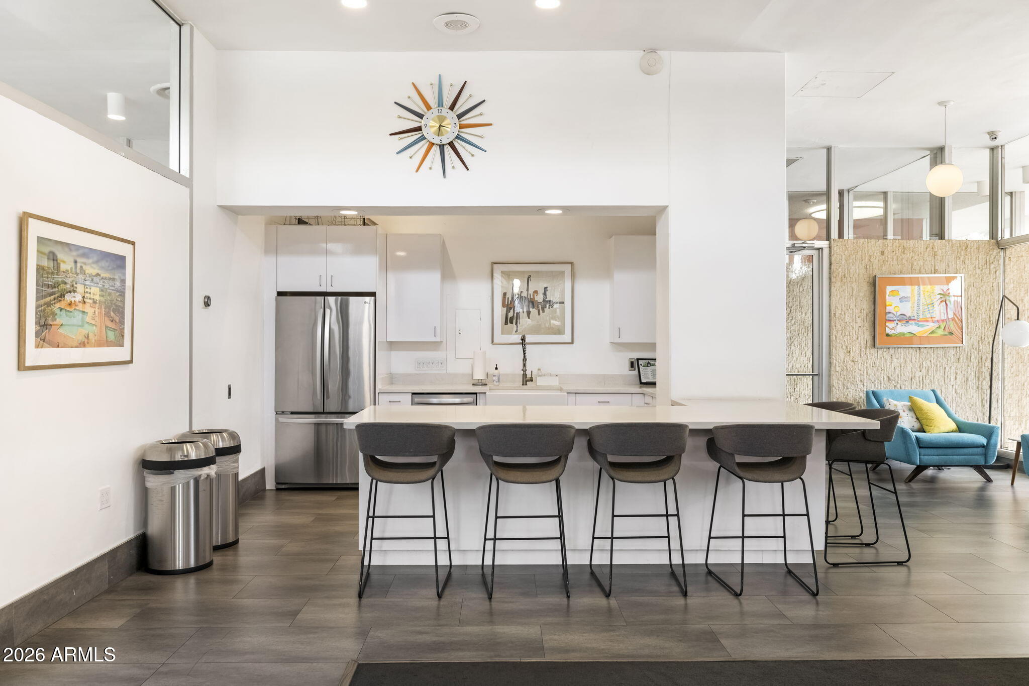 207 W CLARENDON Avenue 3H