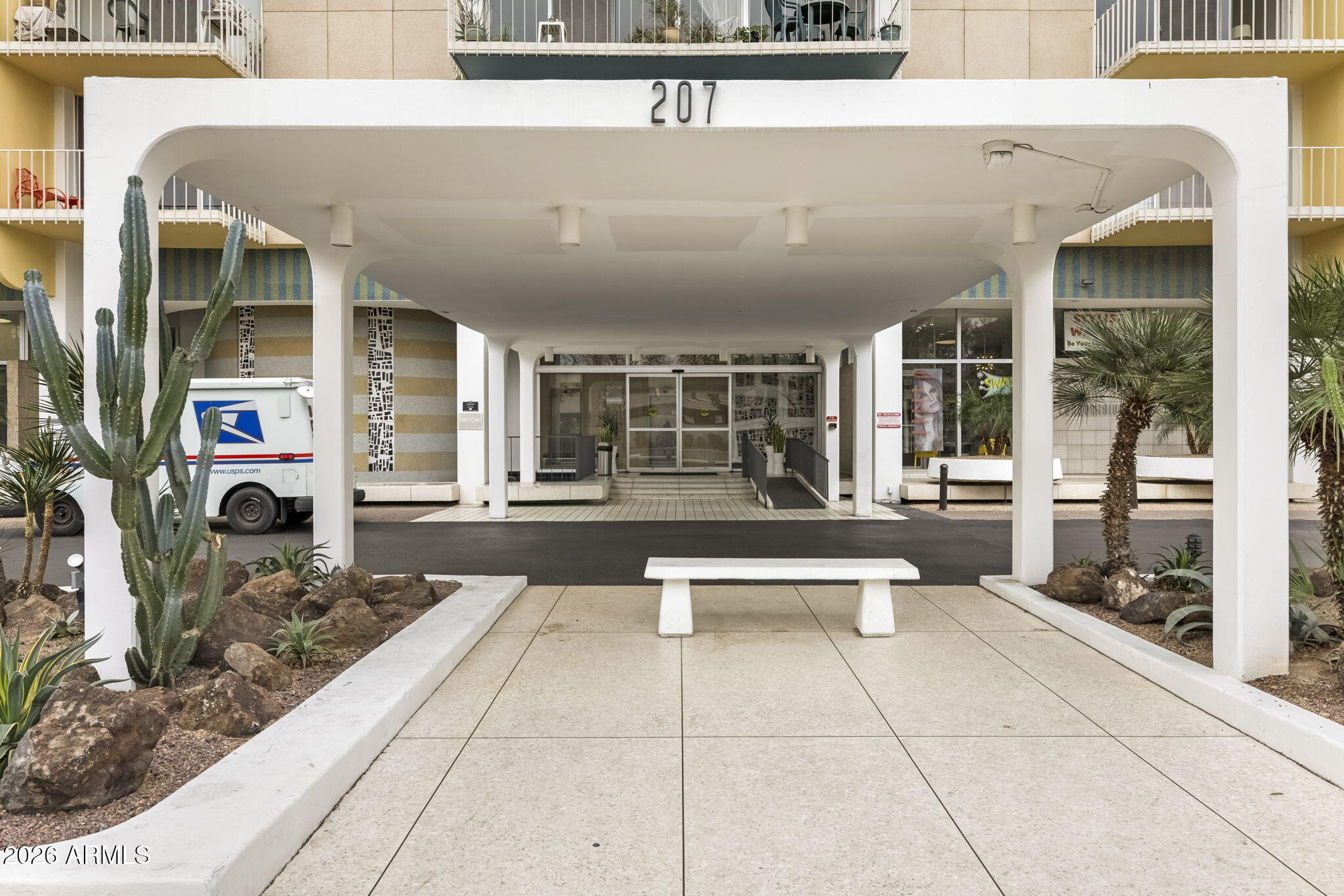 207 W CLARENDON Avenue 3H