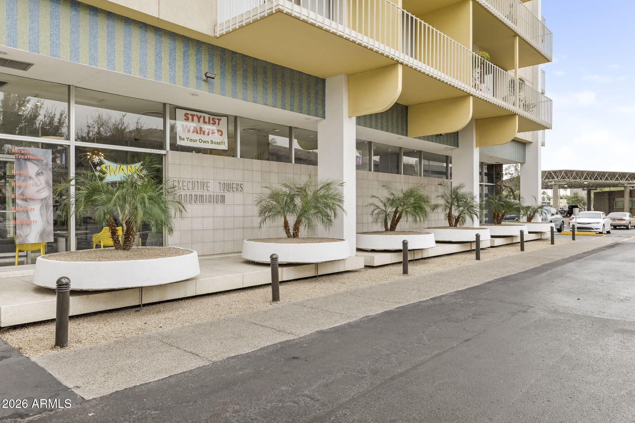 207 W CLARENDON Avenue 3H