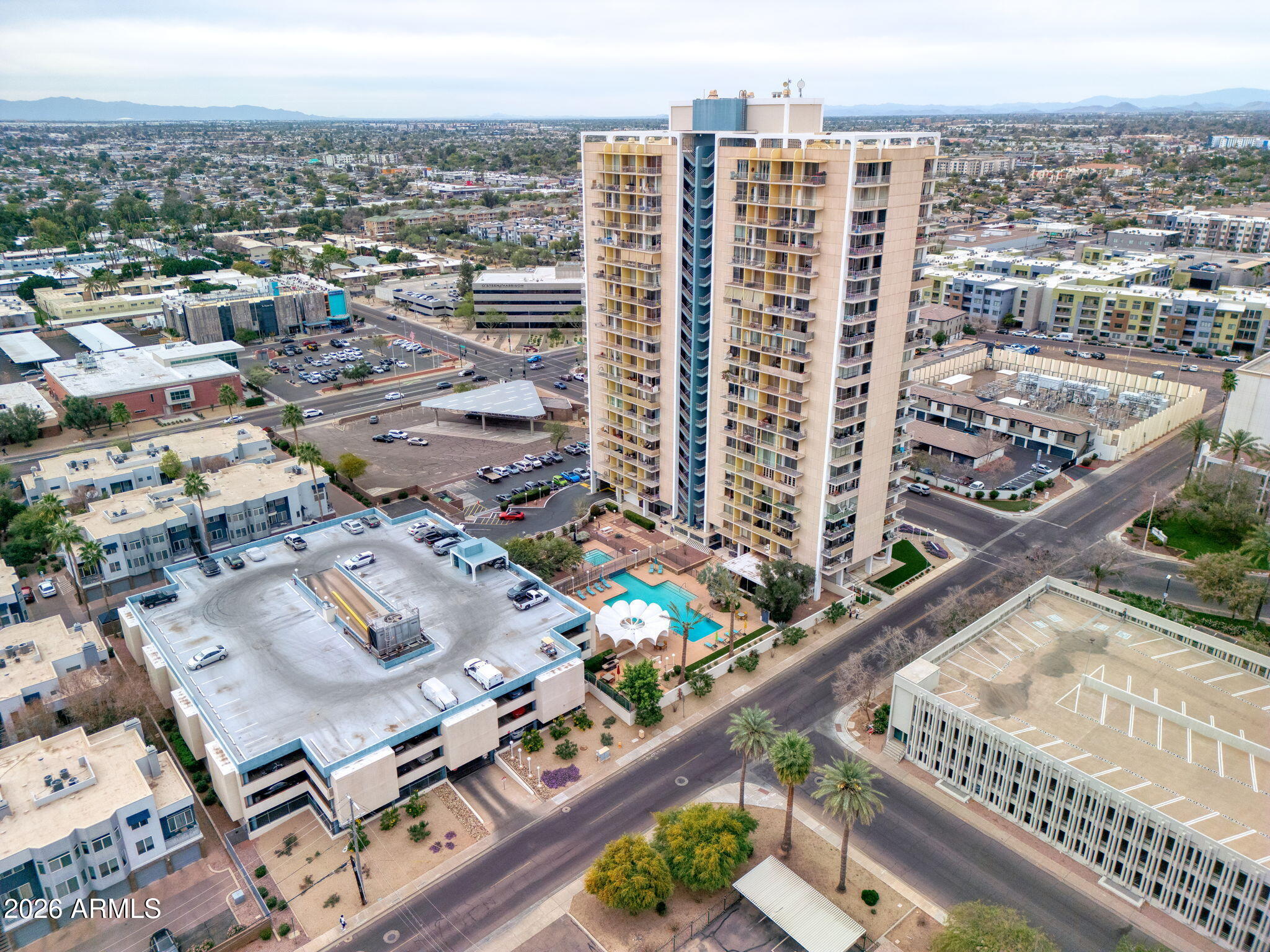 207 W CLARENDON Avenue 3H