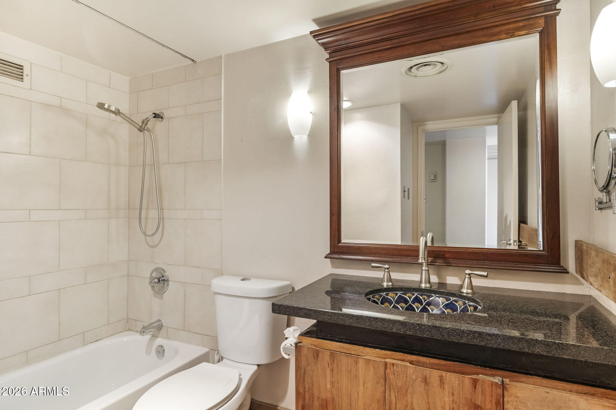 207 W CLARENDON Avenue 3H