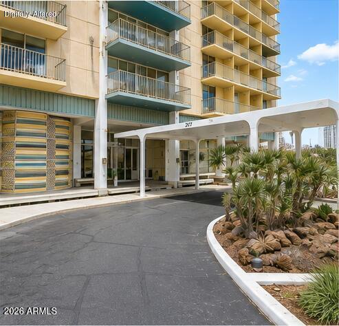 207 W CLARENDON Avenue 3H