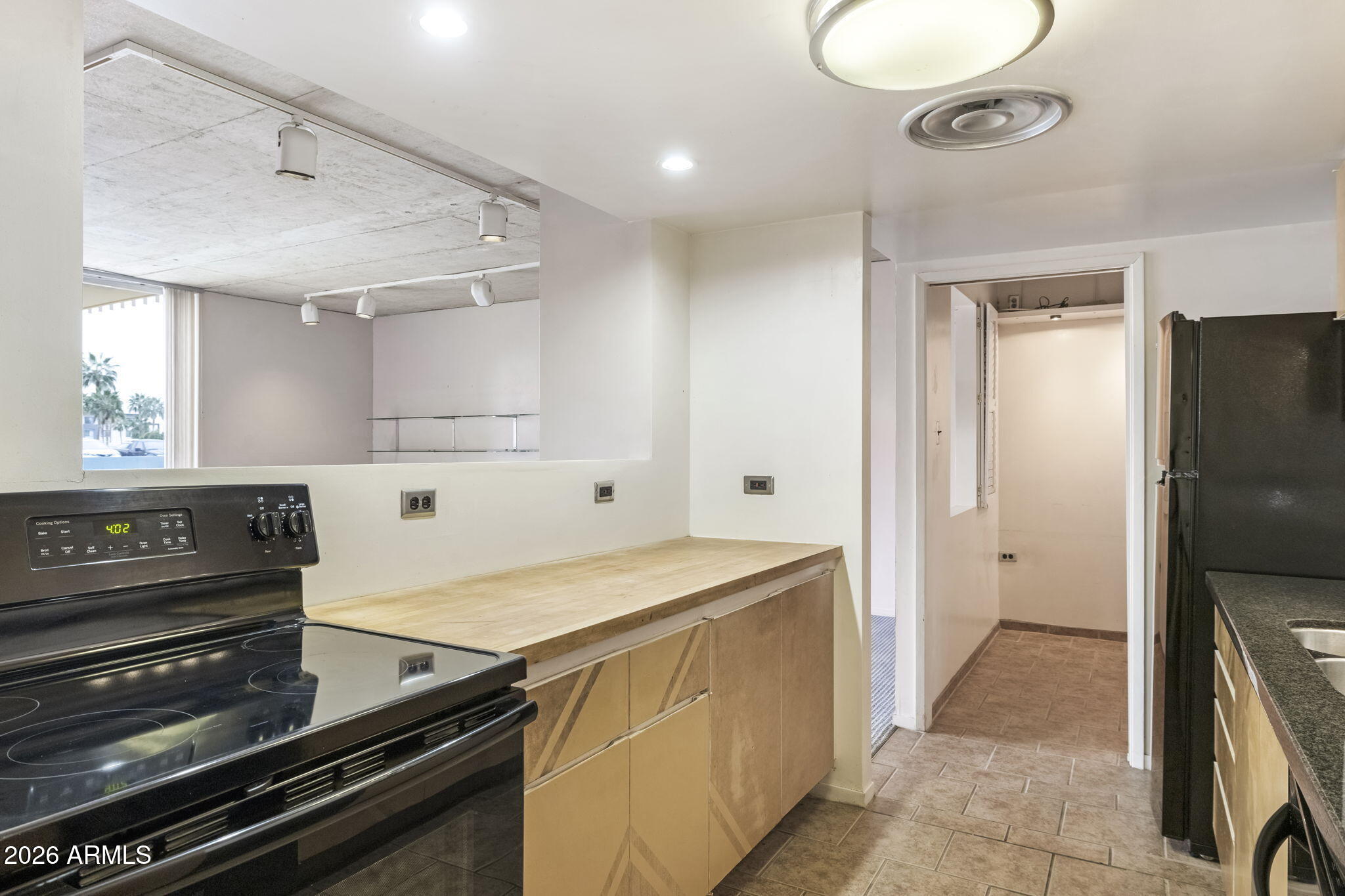 207 W CLARENDON Avenue 3H