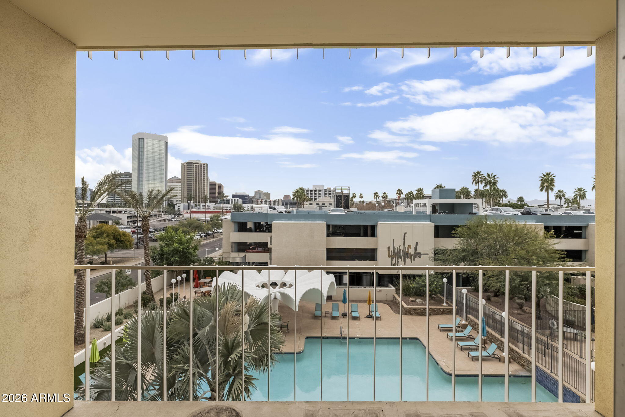 207 W CLARENDON Avenue 3H