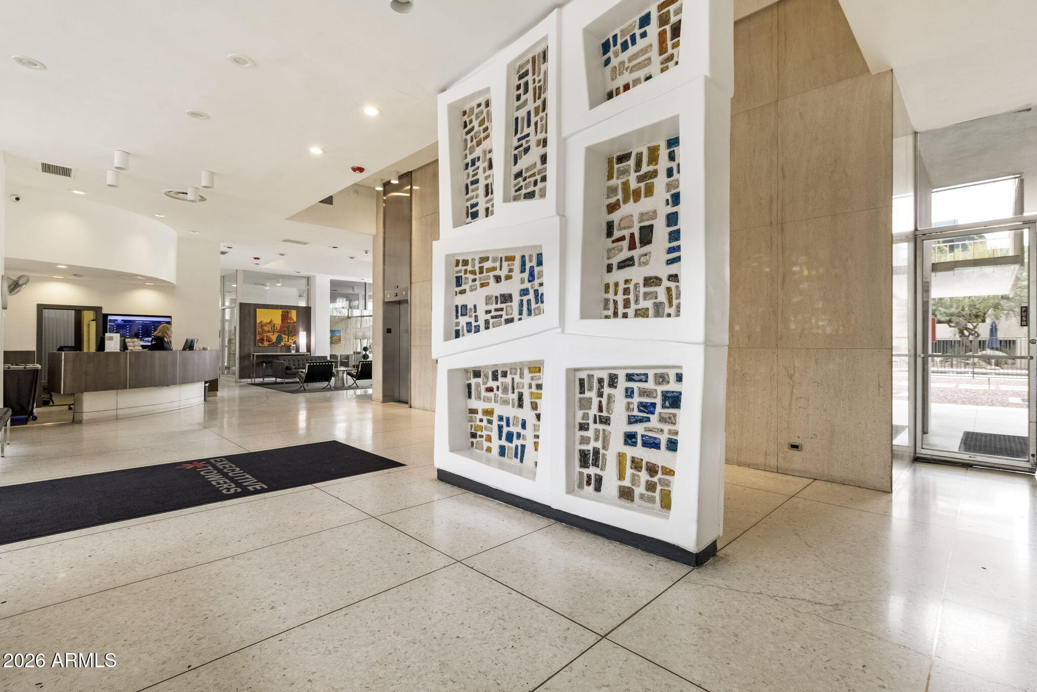 207 W CLARENDON Avenue 3H