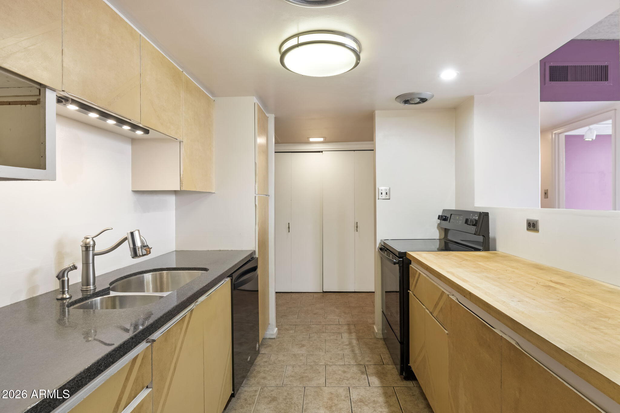 207 W CLARENDON Avenue 3H