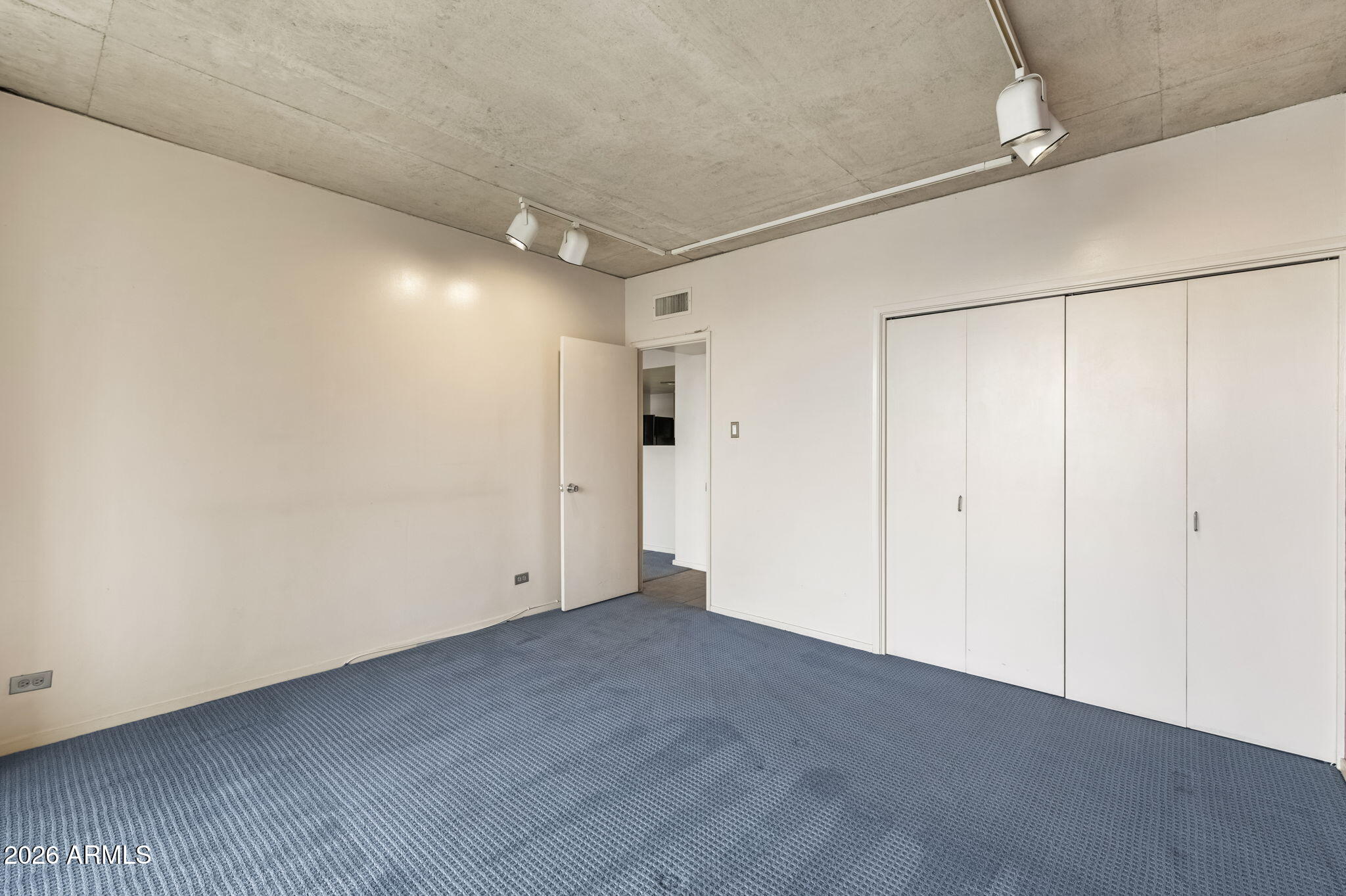 207 W CLARENDON Avenue 3H