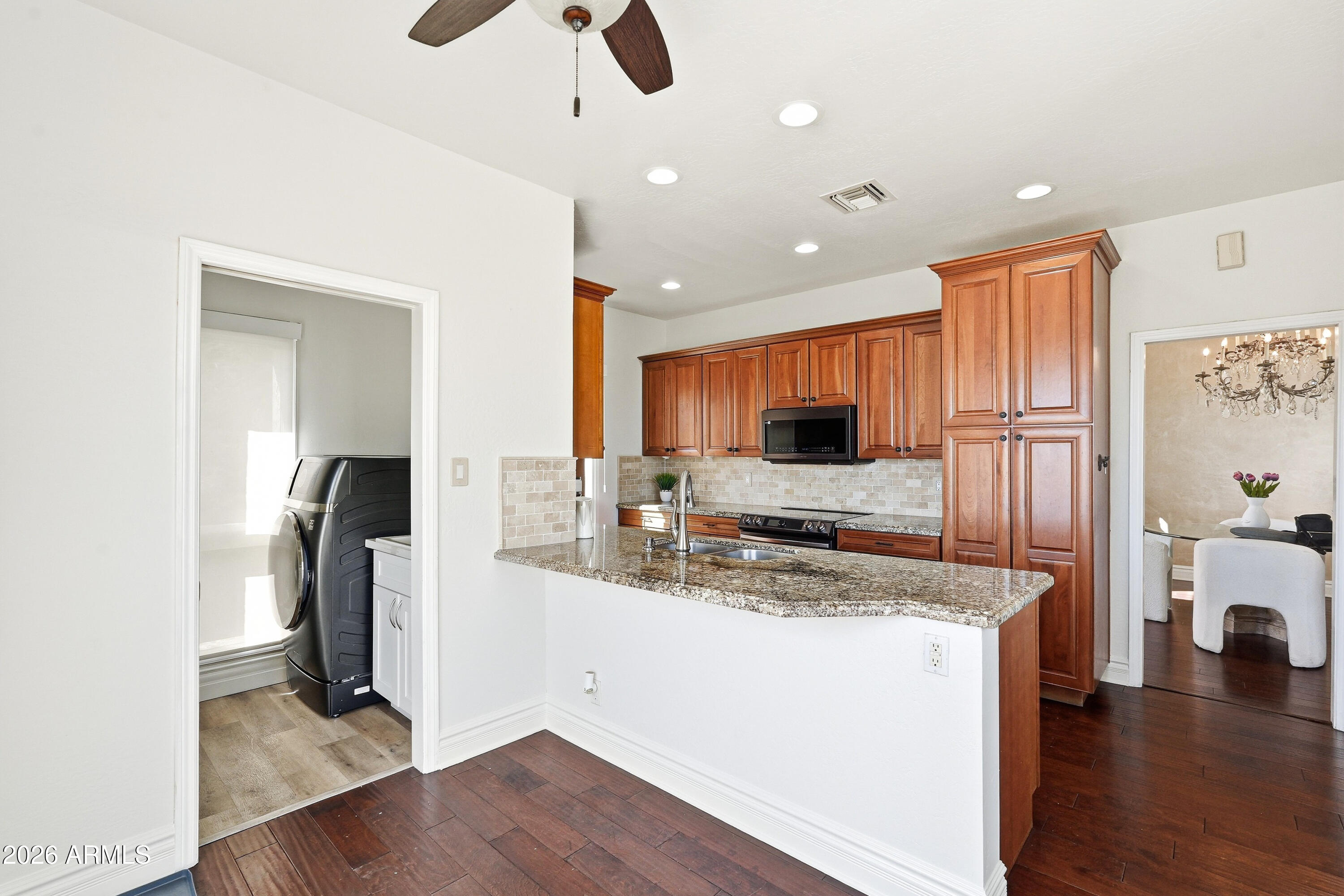 3800 E LINCOLN Drive 6