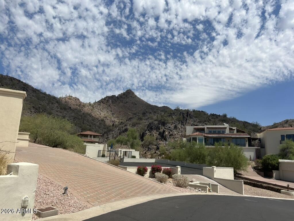 3800 E LINCOLN Drive 6
