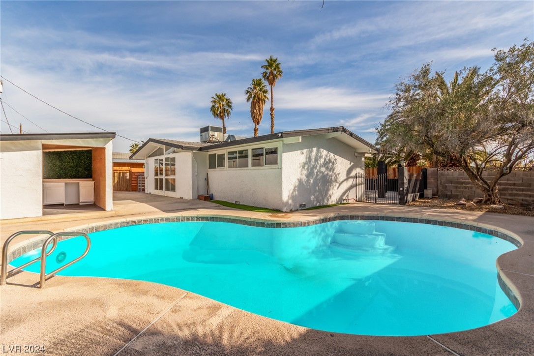 721 Upland Boulevard