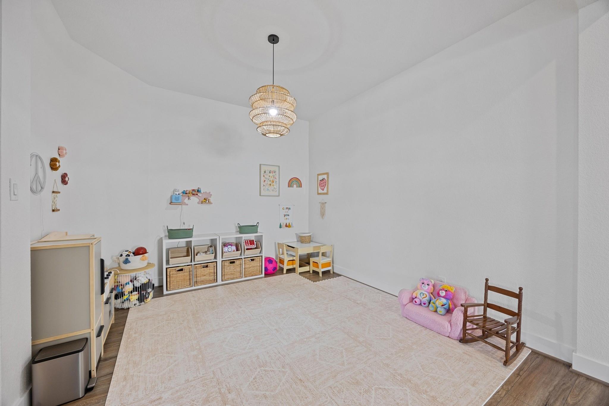 409 Calandria BLVD