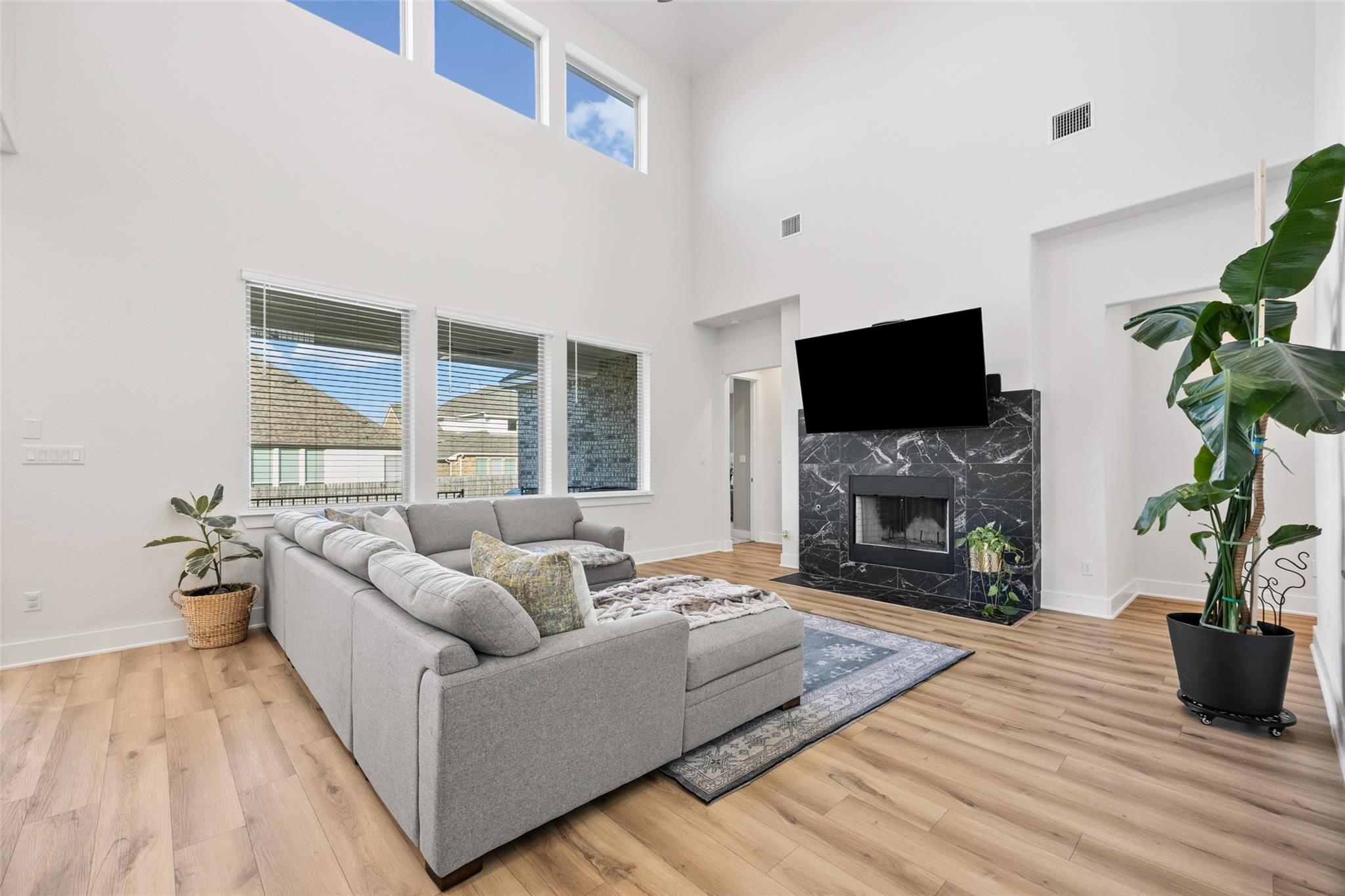 531 Great Lawn BND