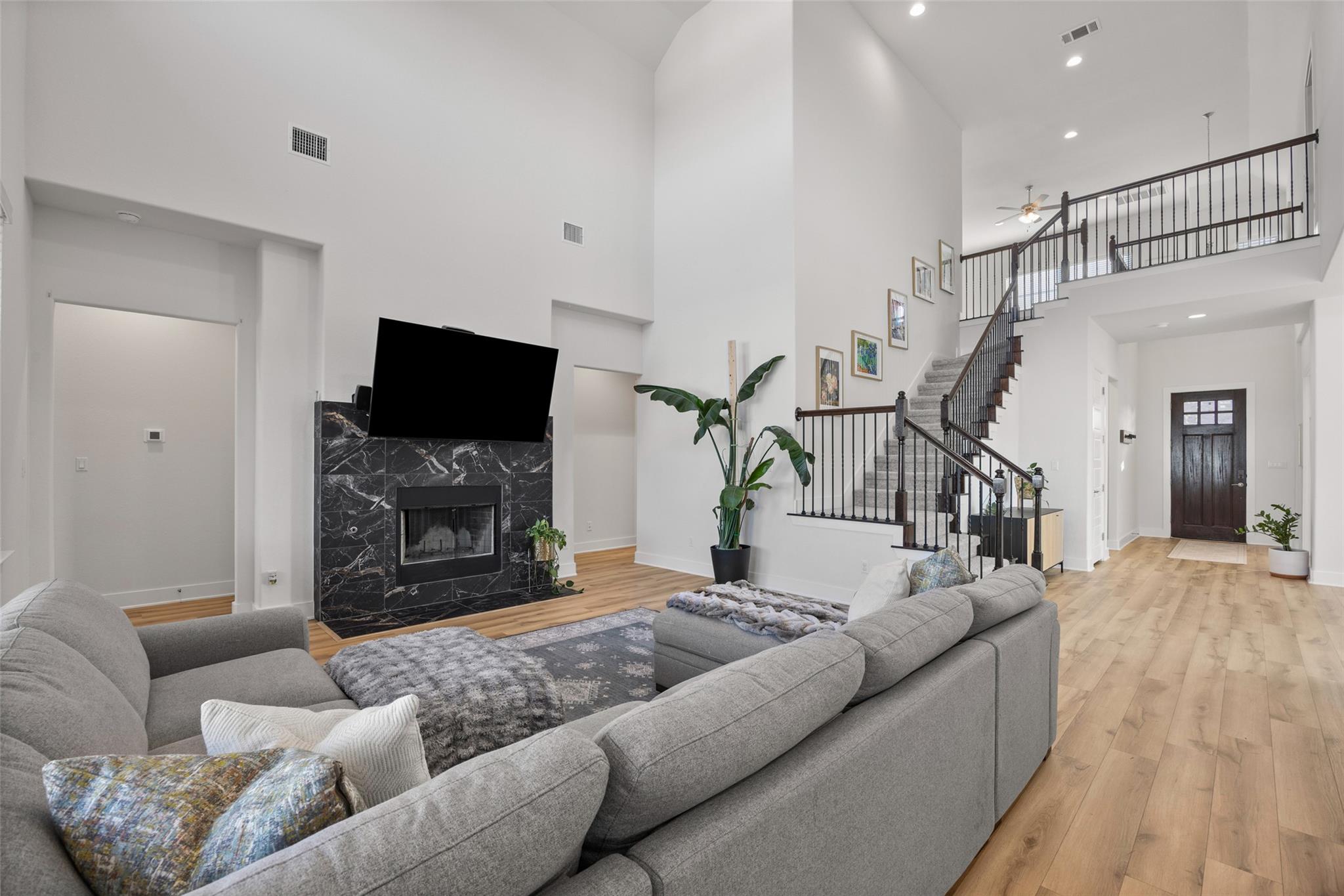 531 Great Lawn BND