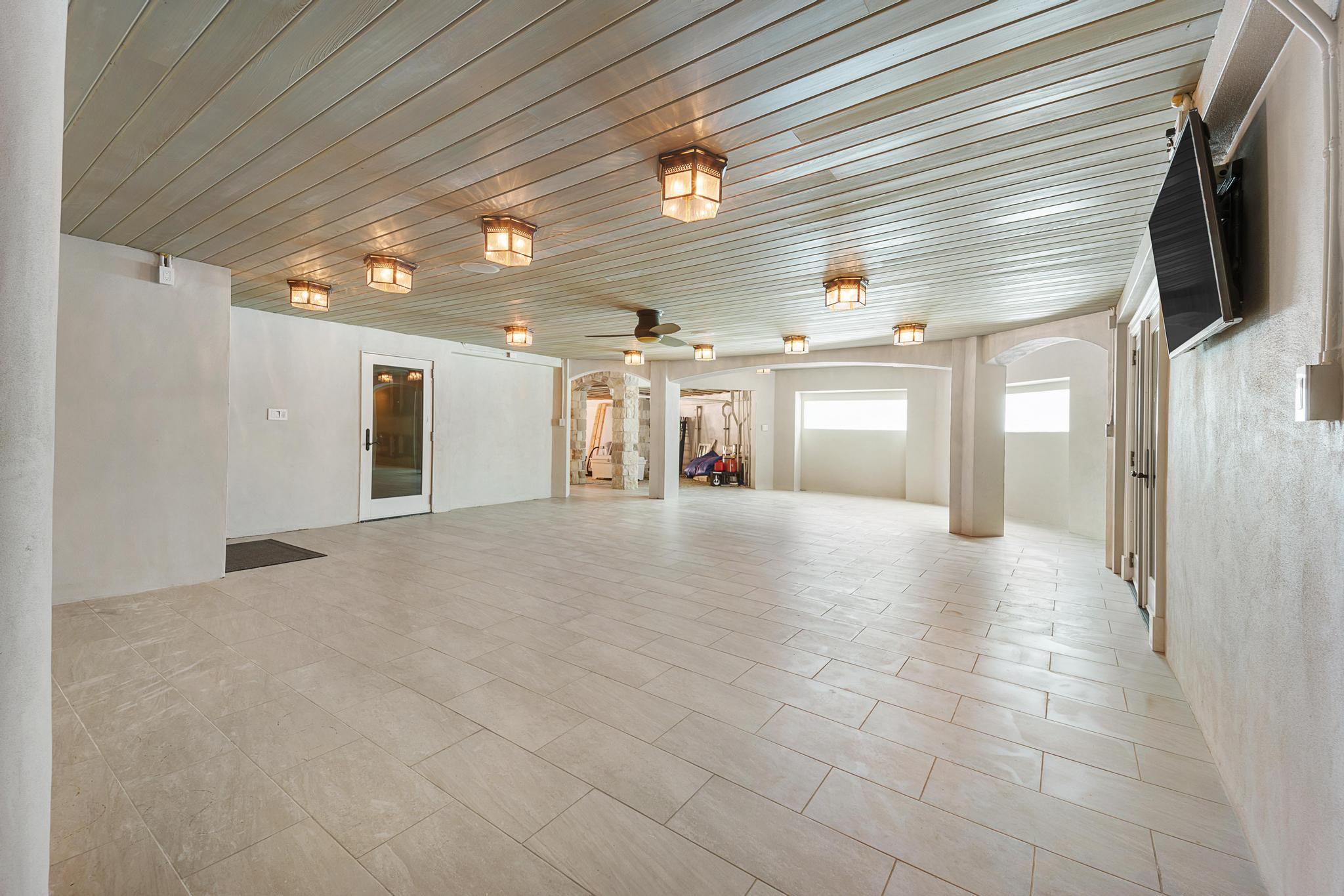 1300 Sunset Boulevard