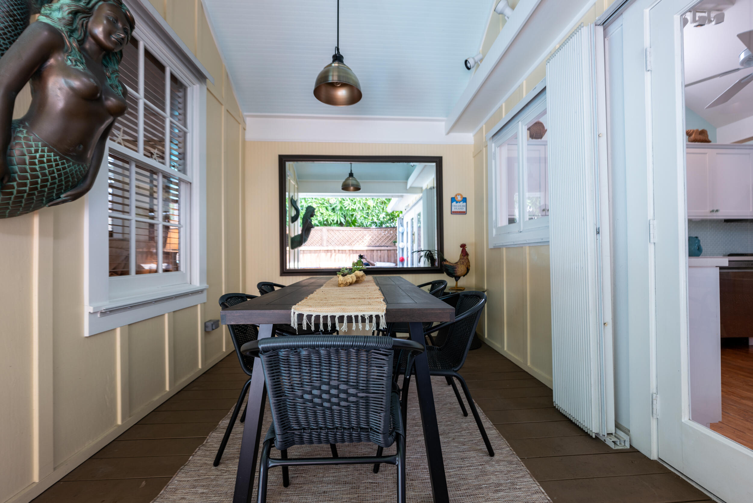 823 Elizabeth Street