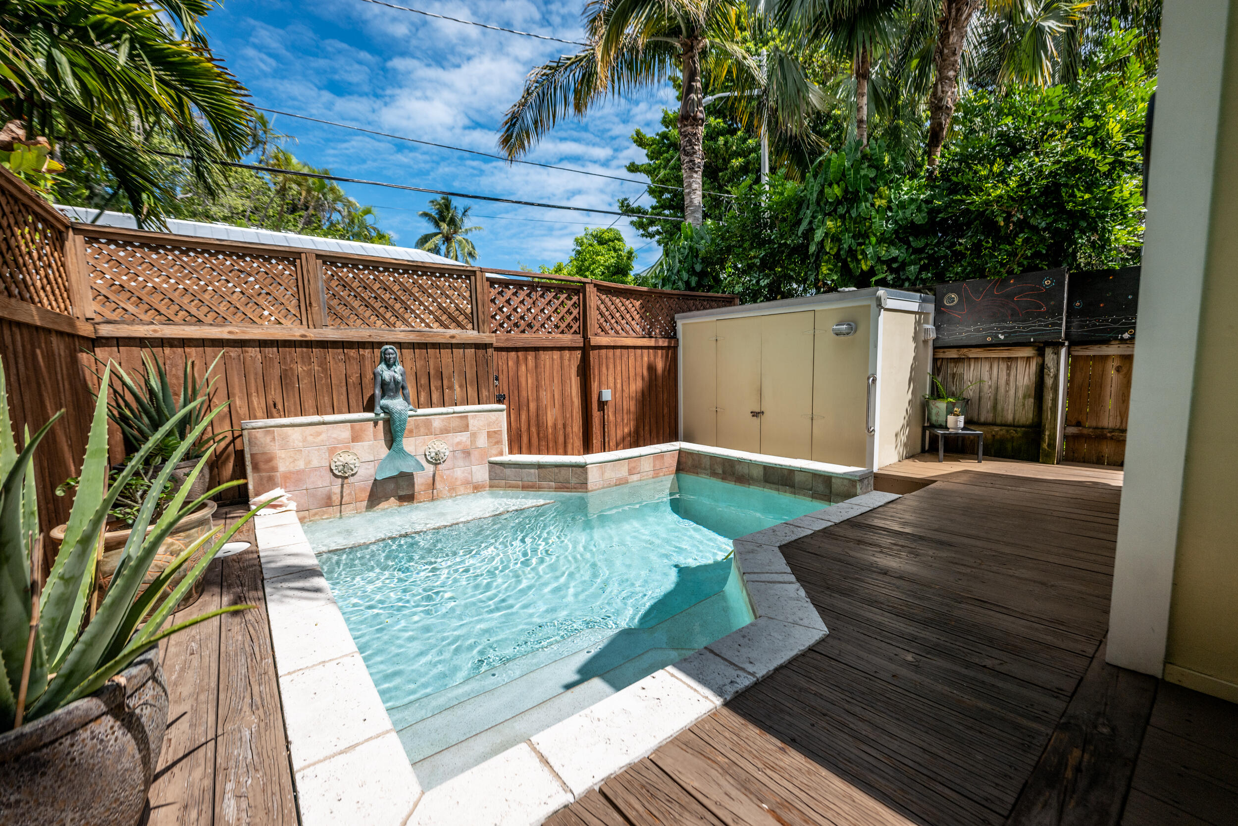 823 Elizabeth Street