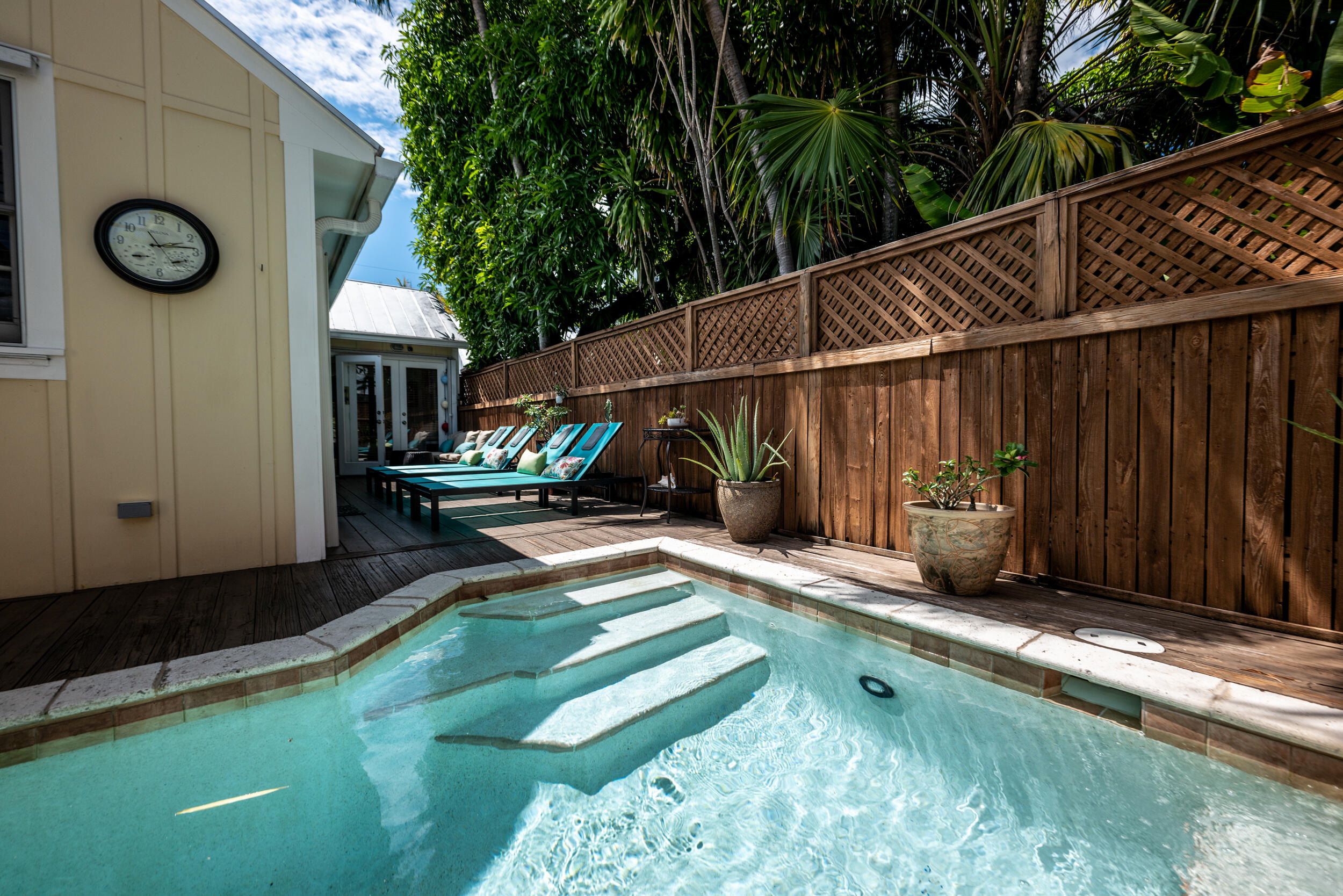 823 Elizabeth Street