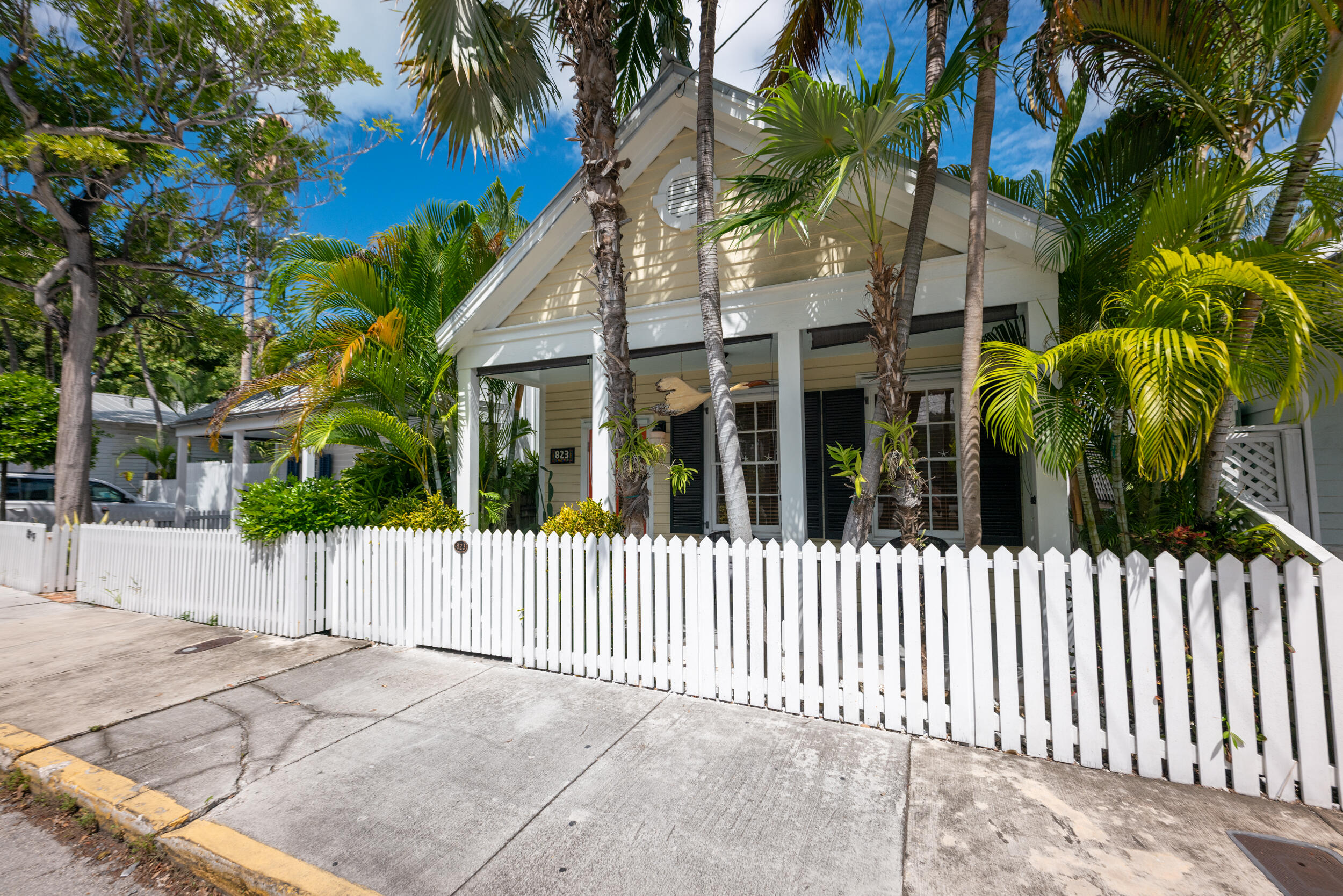 823 Elizabeth Street