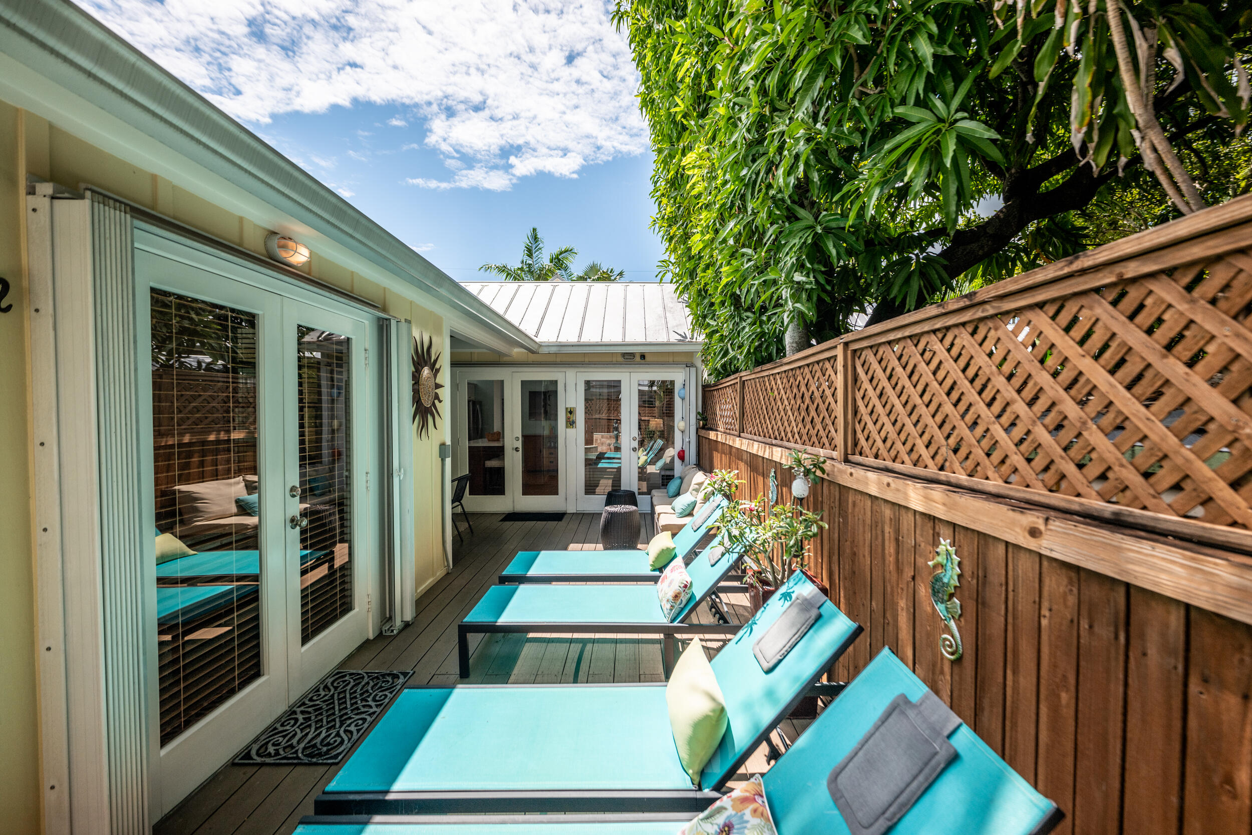 823 Elizabeth Street