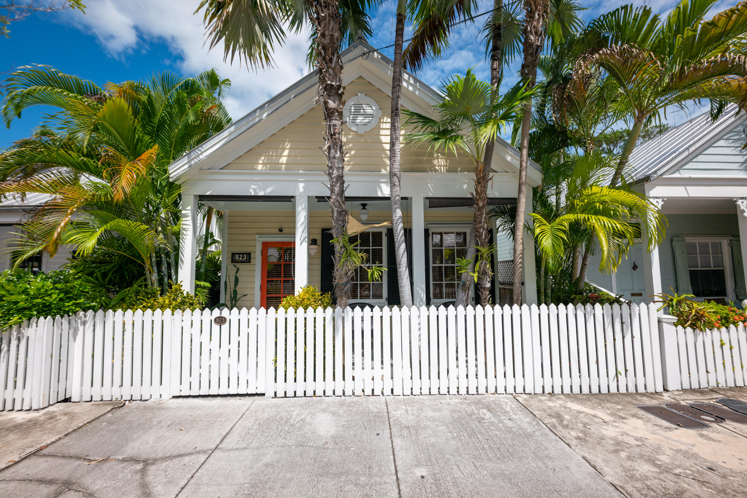 823 Elizabeth Street