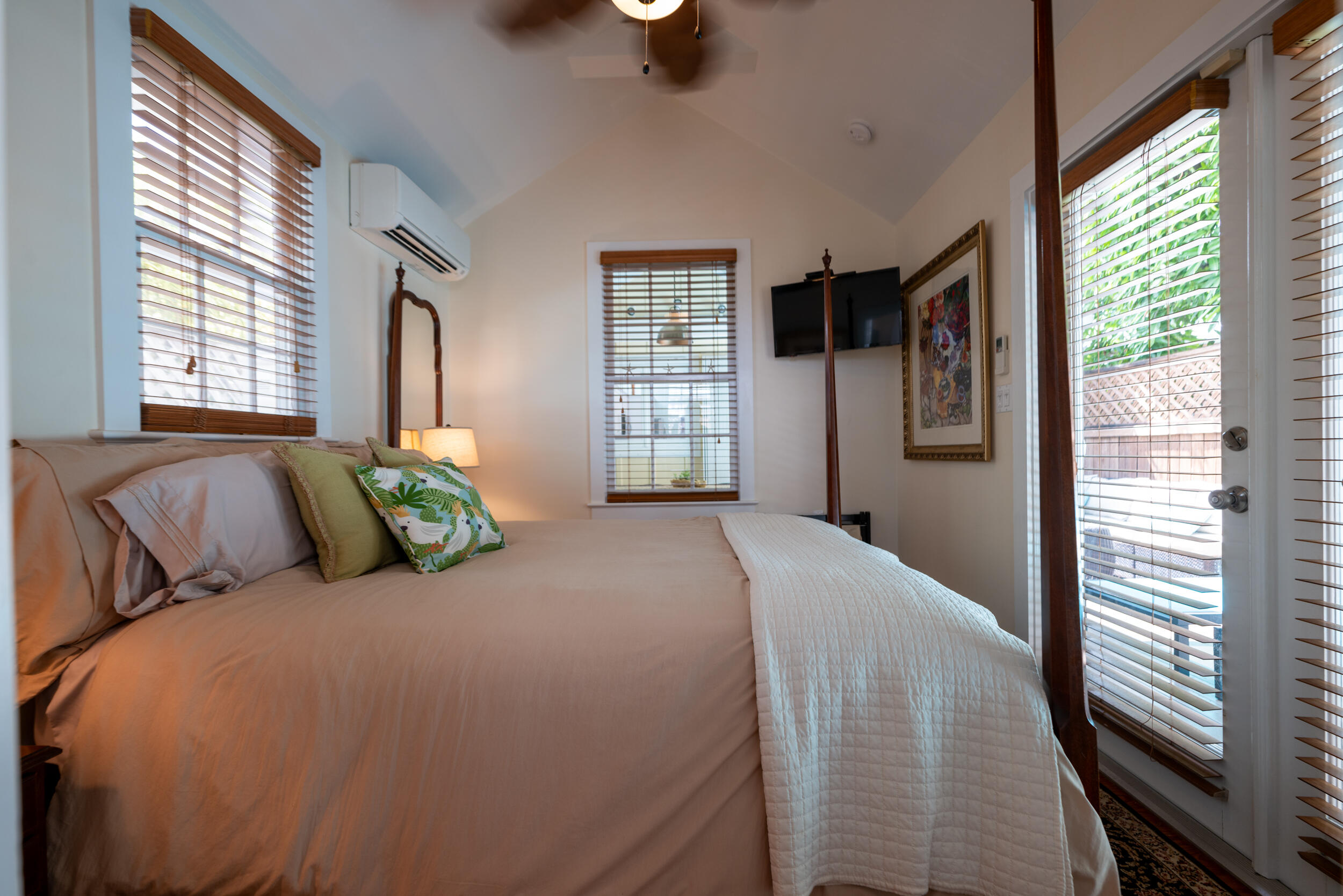 823 Elizabeth Street