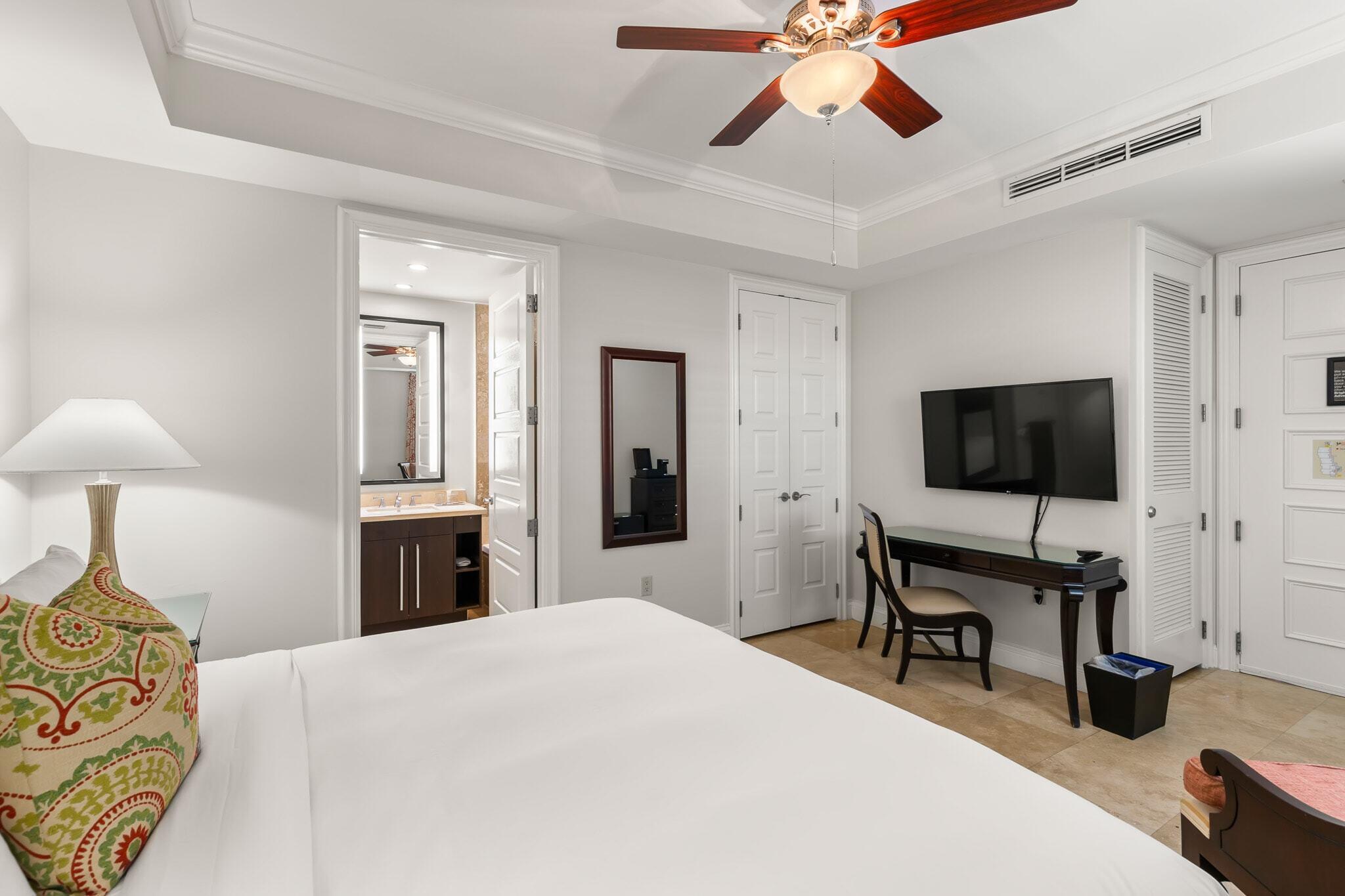 3841 N Roosevelt Boulevard Unit: 213